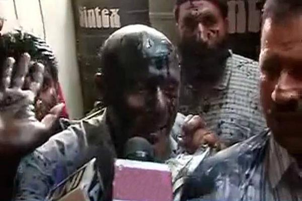 inkandmobiloilwerethrownonengineerrashidjammukashmirmlawhohadhostedabeefparty